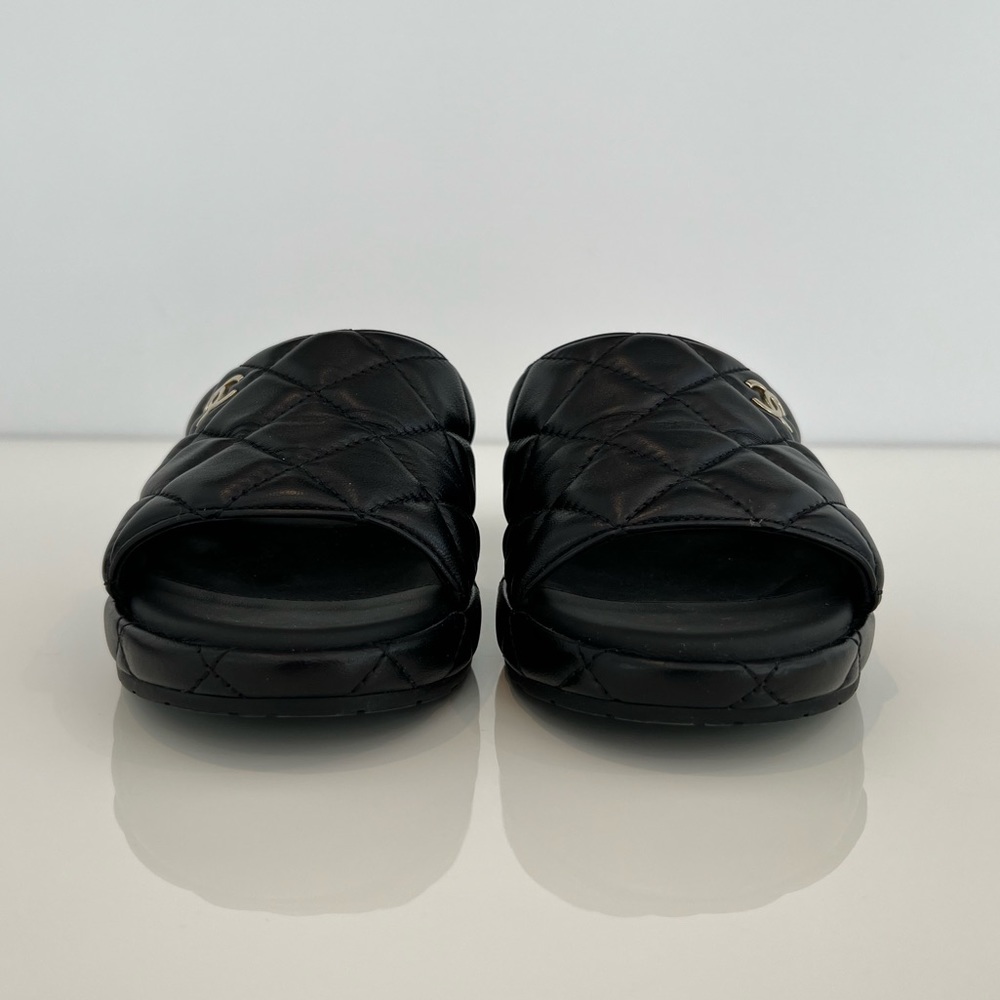 CHANEL 23C BLACK LEATHER PLATFORM SLIDE SANDALS SIZE IT 38 / US 8 - Picture 13 of 15